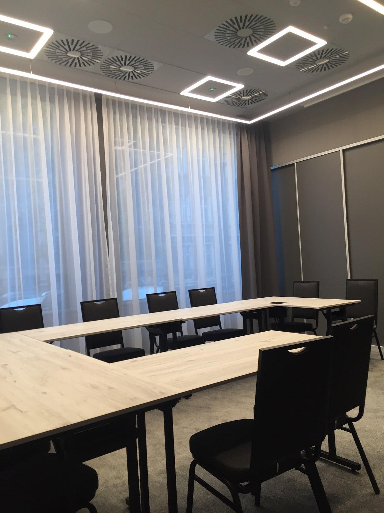 Hotel Hampton By Hilton Old Town 3*