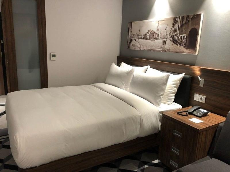 Hotel Hampton By Hilton Old Town 3*